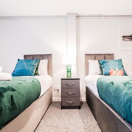 Bright And Spacious Contractor House L Parking! 보어햄우드 외부 사진