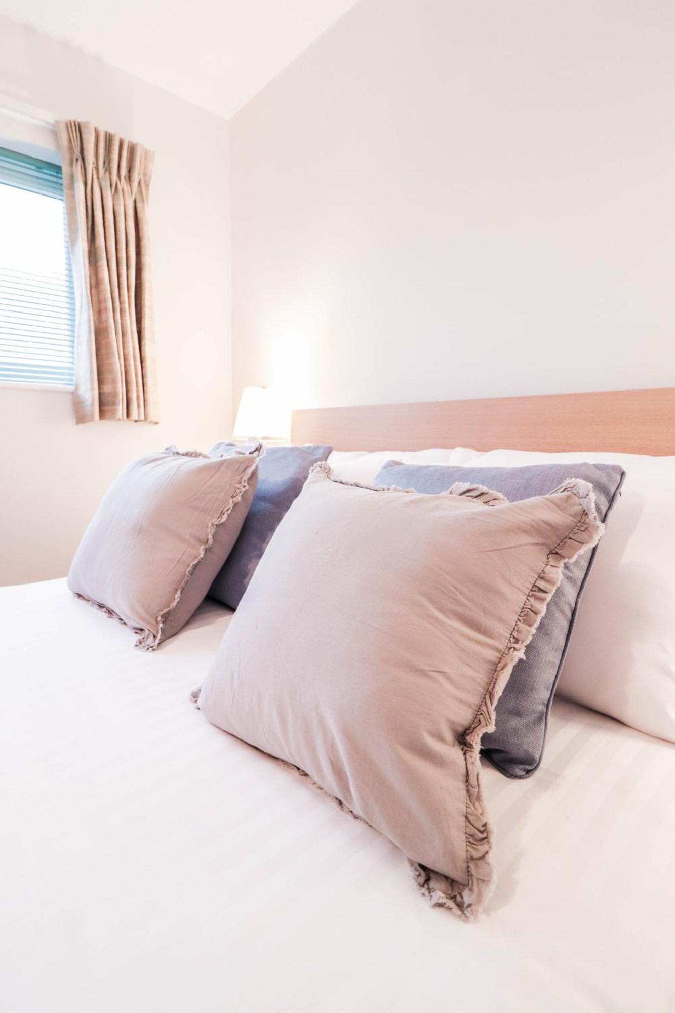 Bright And Spacious Contractor House L Parking! 보어햄우드 외부 사진