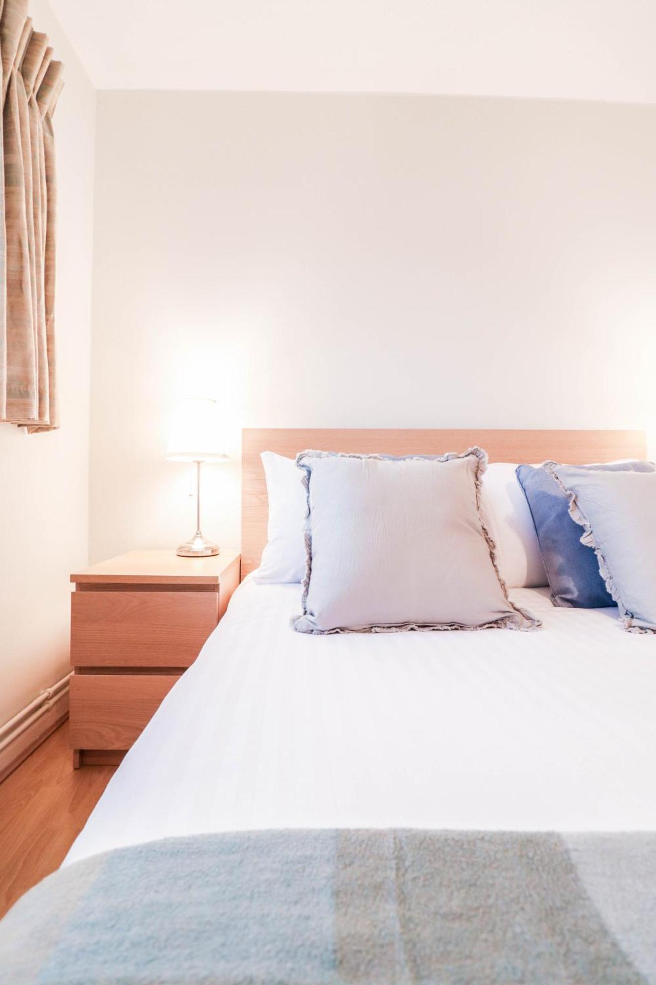 Bright And Spacious Contractor House L Parking! 보어햄우드 외부 사진