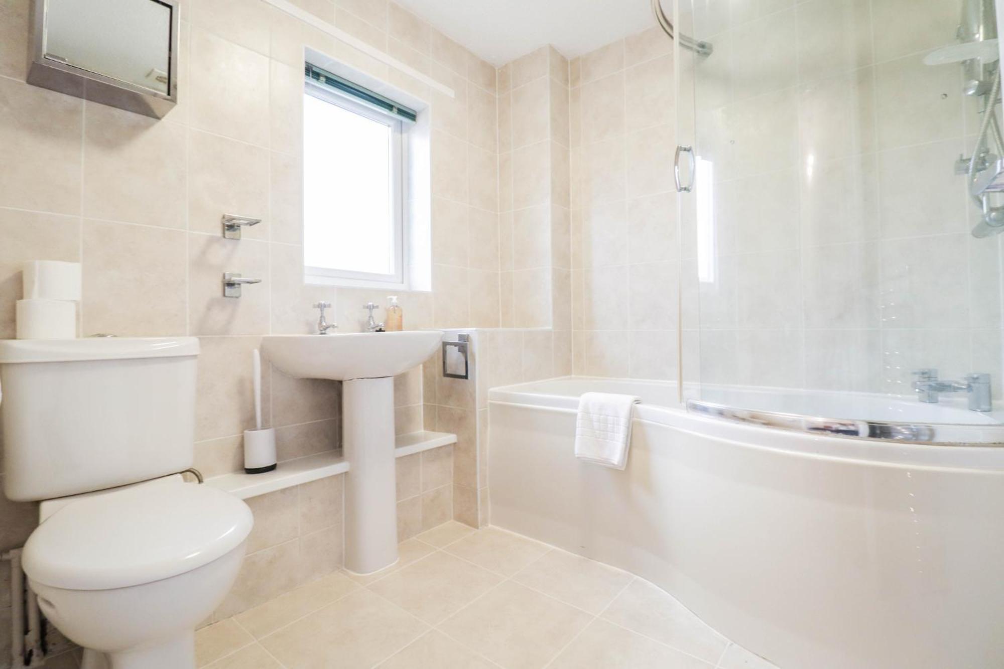 Bright And Spacious Contractor House L Parking! 보어햄우드 외부 사진