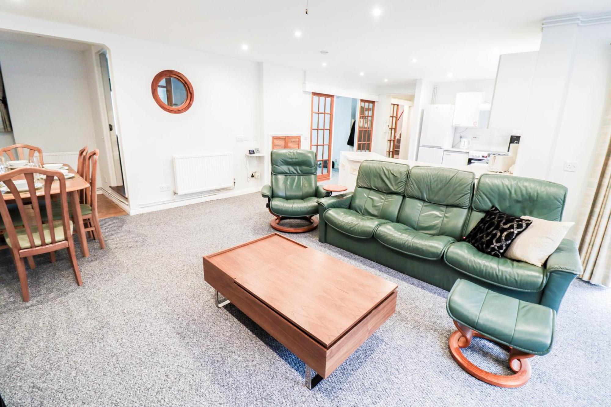 Bright And Spacious Contractor House L Parking! 보어햄우드 외부 사진