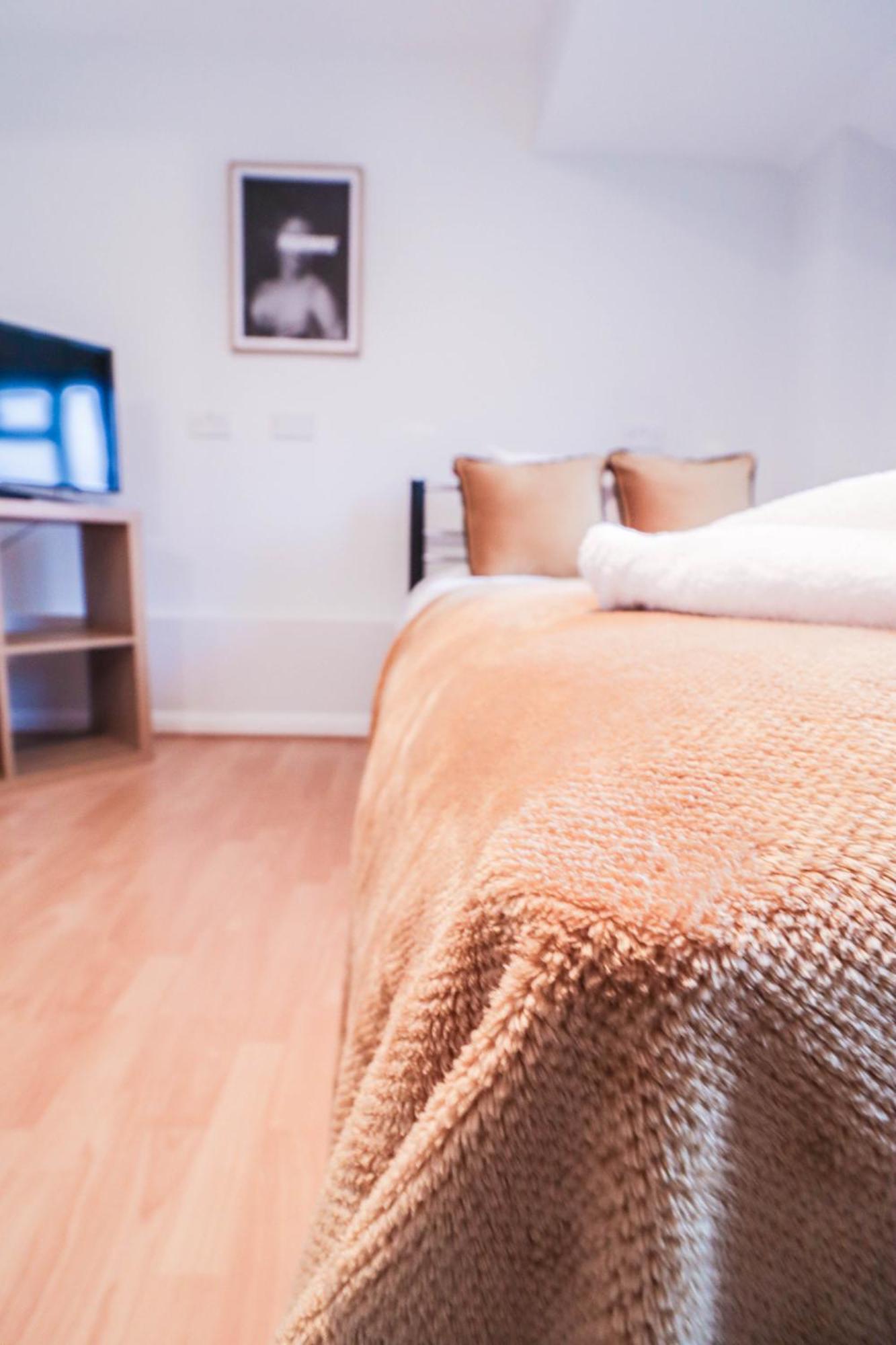 Bright And Spacious Contractor House L Parking! 보어햄우드 외부 사진